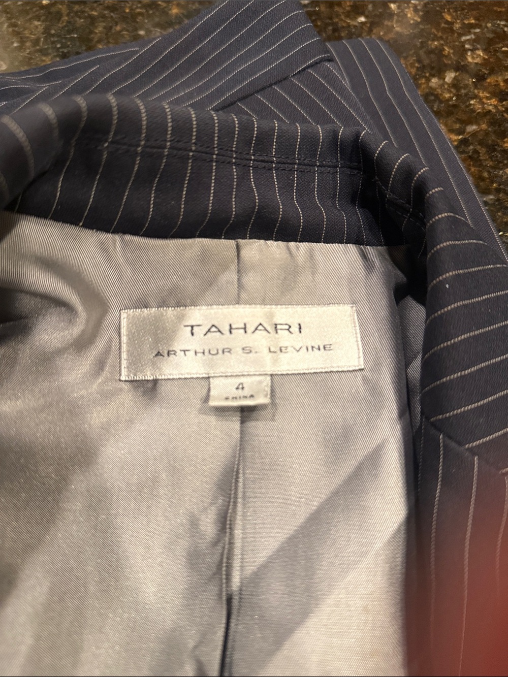 Tahari Navy Classic Corporate, Pinstriped pant suit size 4 - Picture 9 of 11